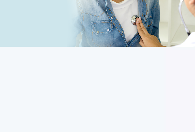 Arzt Stethoskop Auf Die Brust Des Patienten